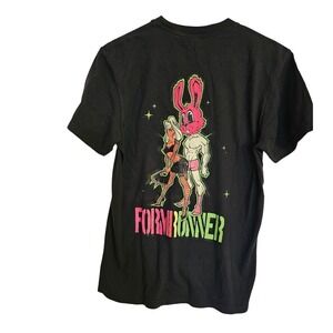 Form runner Tee Size Small Black short sleeve Graphic bunny Comfort Colors‎